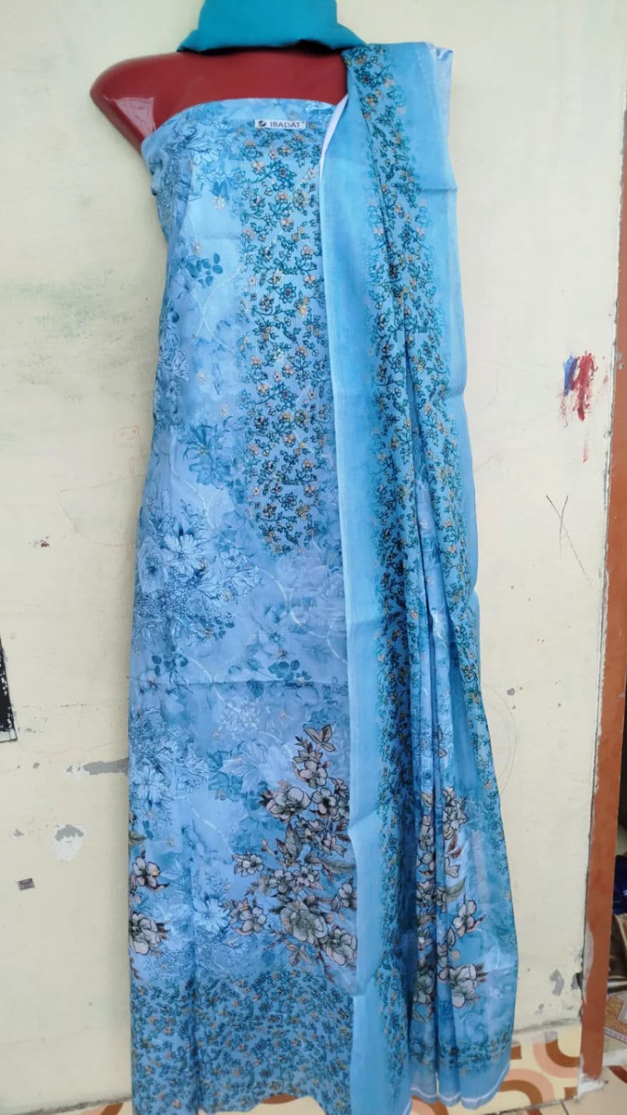 অলওভার ইন্ডিয়ান সিকুয়েন্স থ্রি-পিস thumbnail