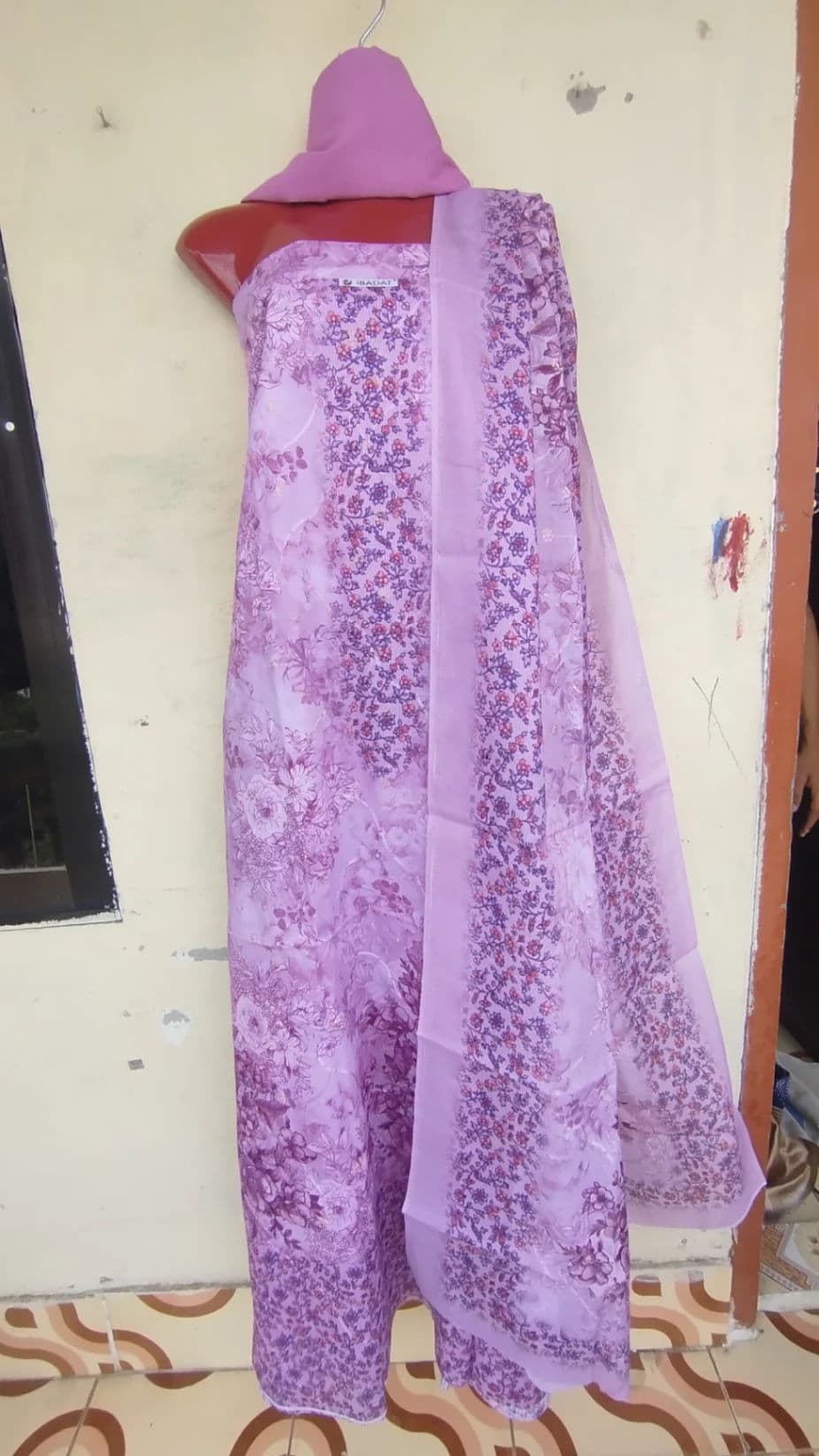 অলওভার ইন্ডিয়ান সিকুয়েন্স থ্রি-পিস thumbnail