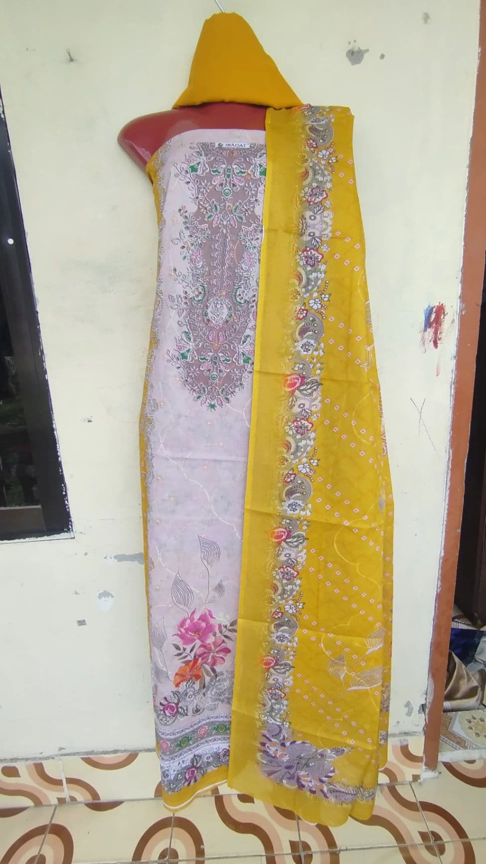 কটন বারিশ এমব্রয়ডারি প্লাস সিকুয়েন্স কাটওয়ার্ক থ্রি-পিস 3 thumbnail