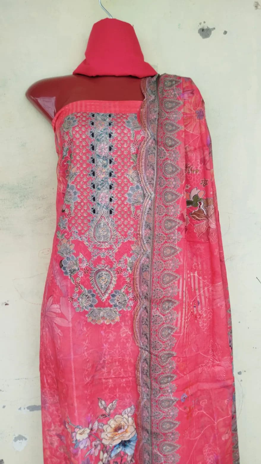 অলওভার ইন্ডিয়ান সিকুয়েন্স থ্রি-পিস 4