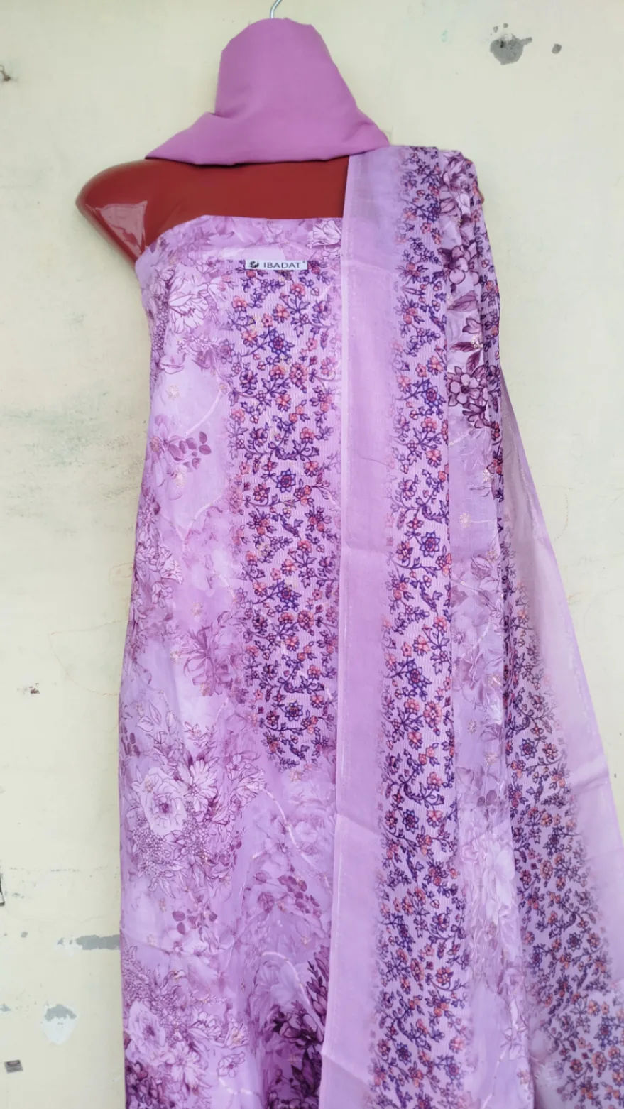 অলওভার ইন্ডিয়ান সিকুয়েন্স থ্রি-পিস