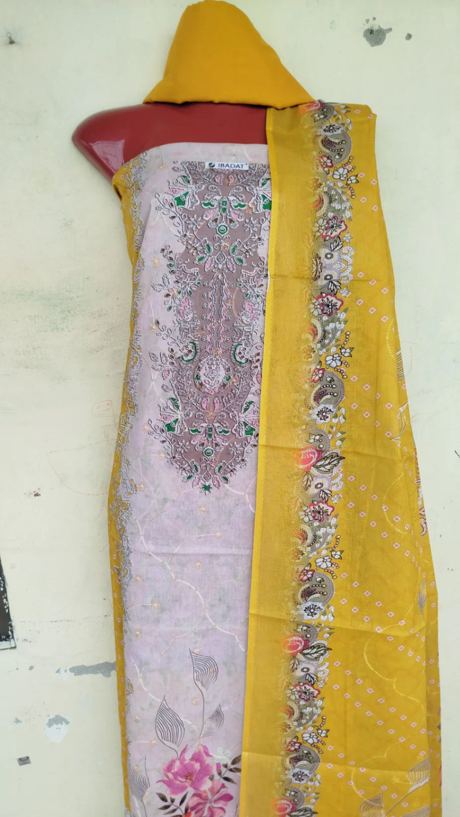 কটন বারিশ এমব্রয়ডারি প্লাস সিকুয়েন্স কাটওয়ার্ক থ্রি-পিস 3